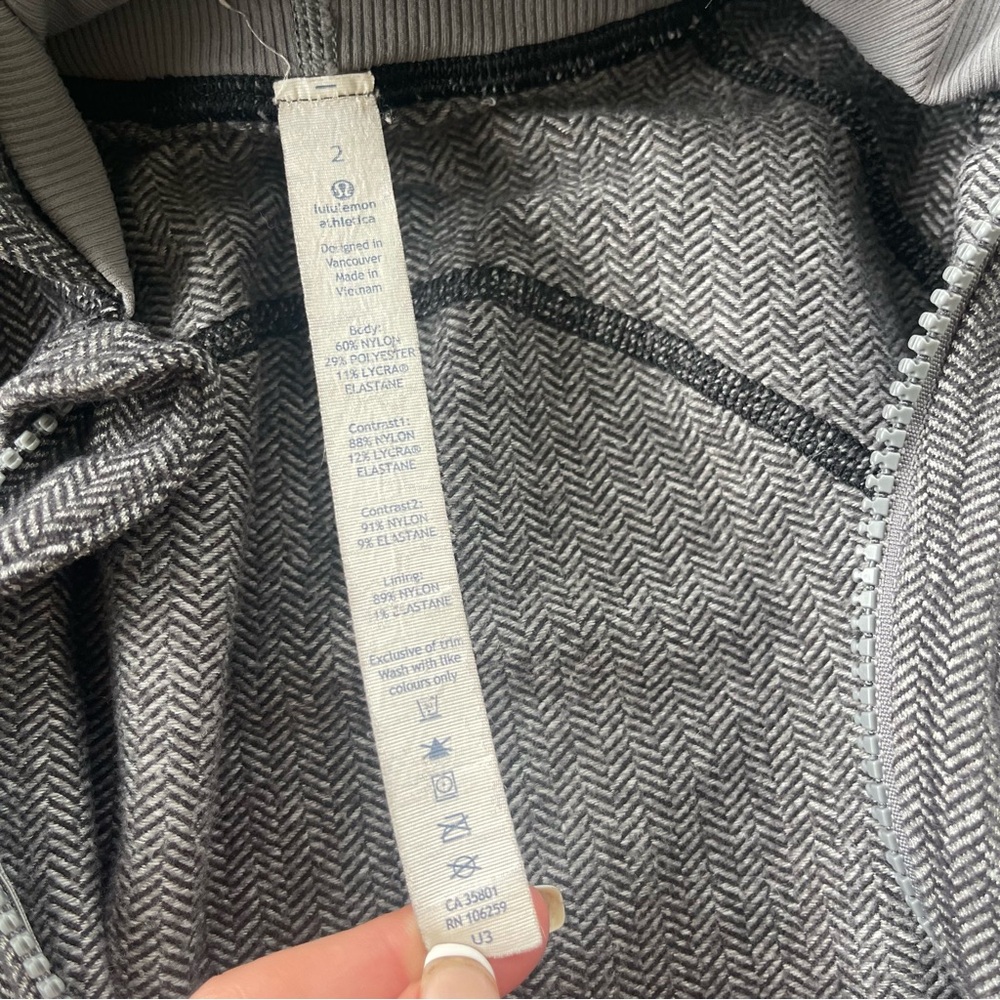 Lululemon Athletica‎ Womens Daily Practice Hooded Herringbone Grey jacket Size 2 - Picture 4 of 9